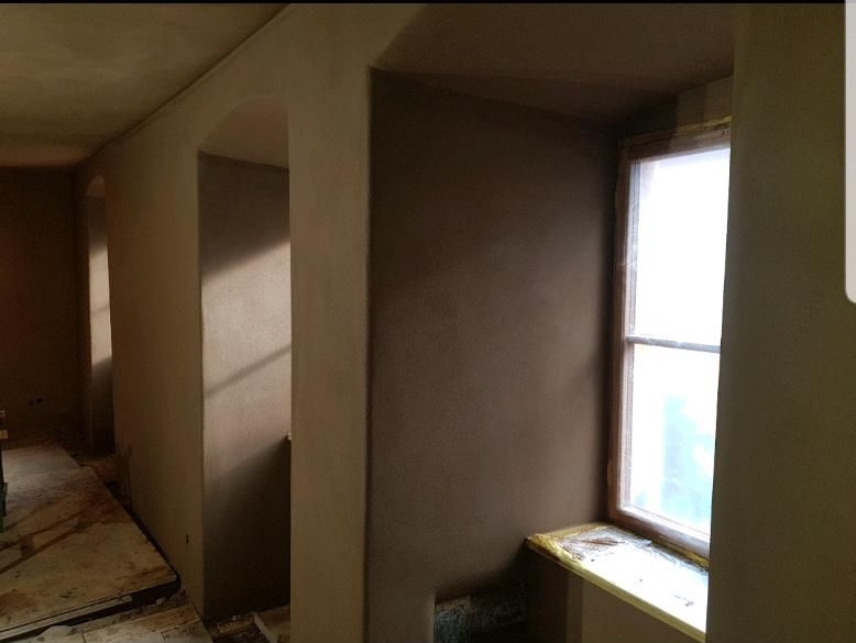 Natürliches Raumklima durch ökologische Dämmung im Fensterausschnitt